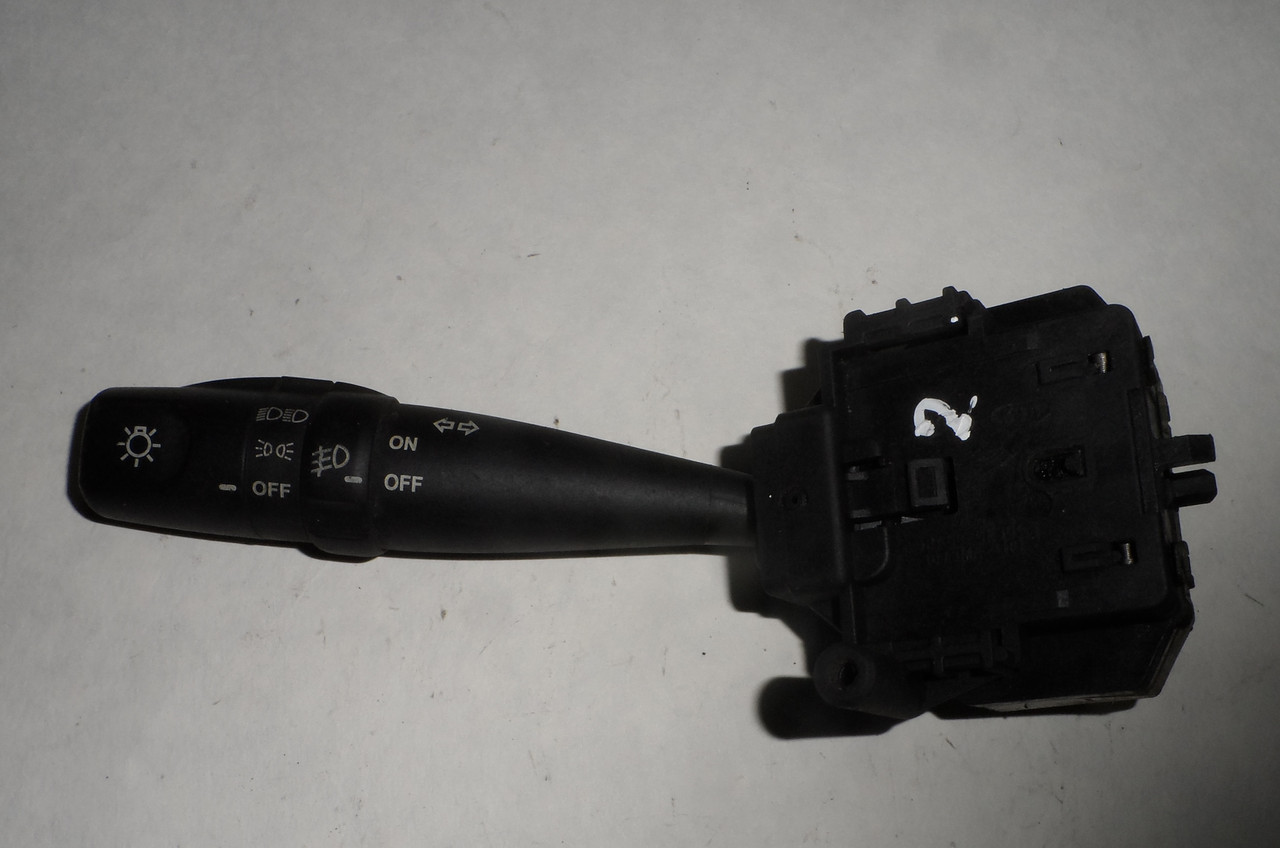 Підрумовий перемикач поворотів лівий Hyundai Elantra 2006-2011 934102H100