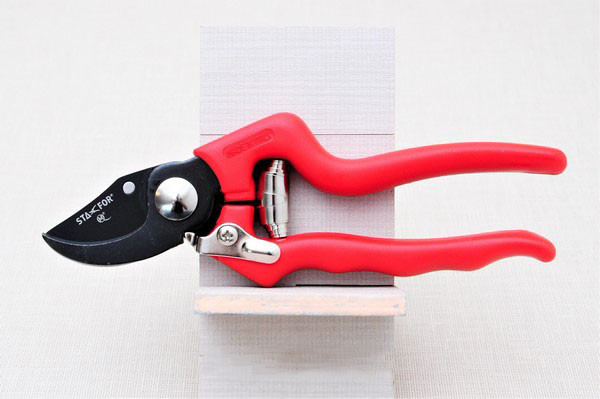 Секатор STAFOR 920
