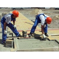 Укладання тротуарної плитки біля пам'ятника, фото 1