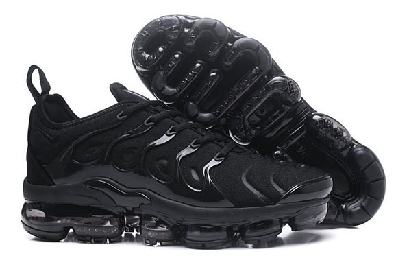 All black hotsell vapormax plus women's
