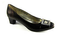 Туфли женские лаковые коричневые на средних каблуках с пряжкой