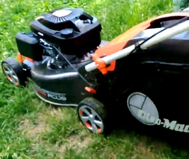 Газонокосарка Oleo-Mac G48 PK Comfort Plus Газонокосарка Oleo-Mac G44 PK Comfort Plus