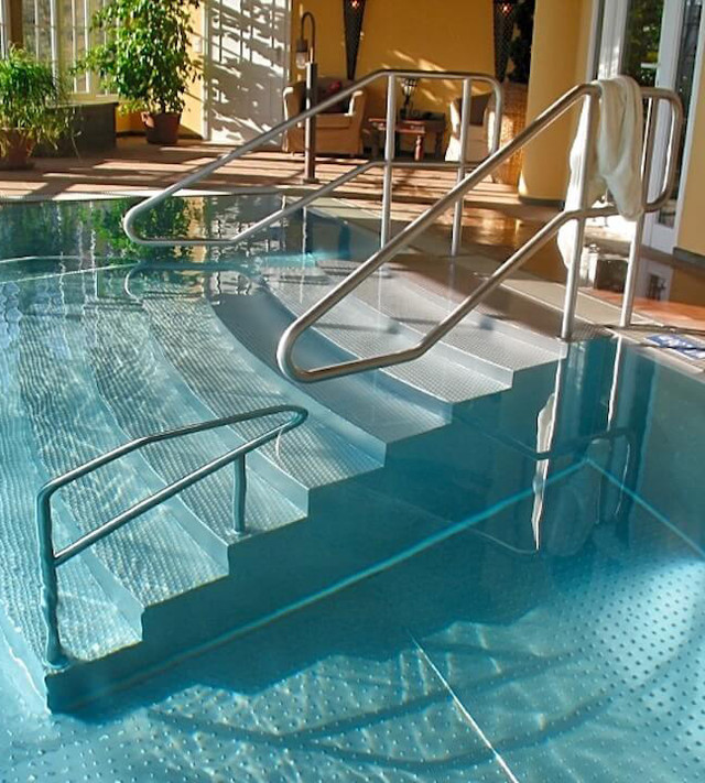Поручні для сходів в басейн
