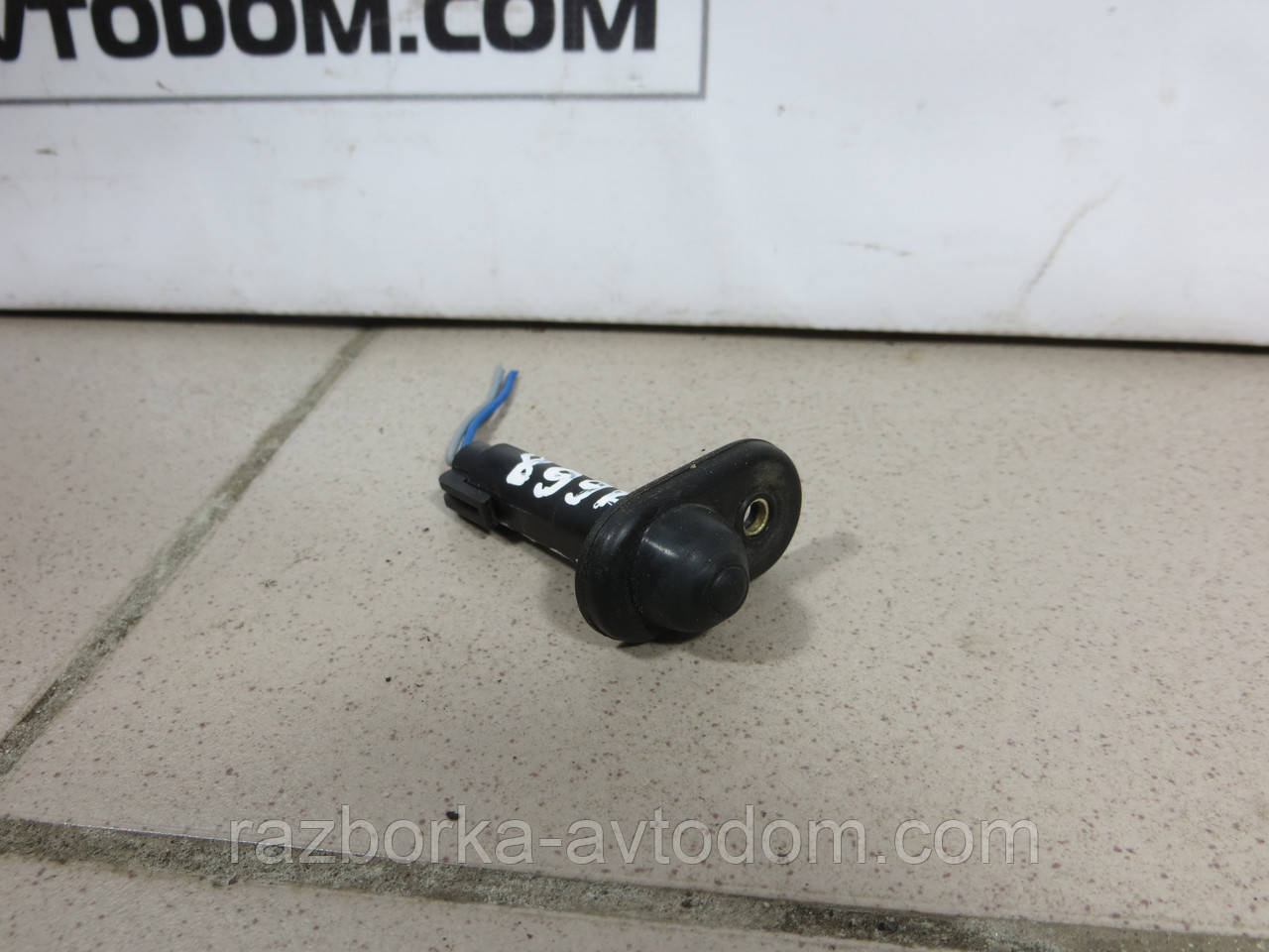 Датчик відчинення/закриття дверей (вмикання світла) Opel Zafira A, Astra G, Meriva, Vectra OE: 90504151