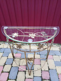 Столик маленький пристінний