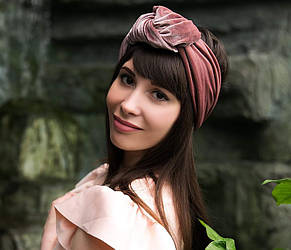 Оксамитовий тюрбан "Пудрова троянда", пов'язка-тюрбан, головний убір, шапка-тюрбан, подарунок жінці