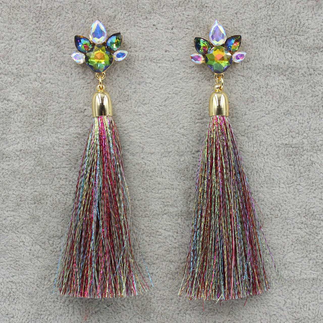 Сережки пензля жіночі гвоздики золотистого кольору довгі об'ємні різнобарвні з кристалами довжина 11 см - фото 1 - id-p1167967171