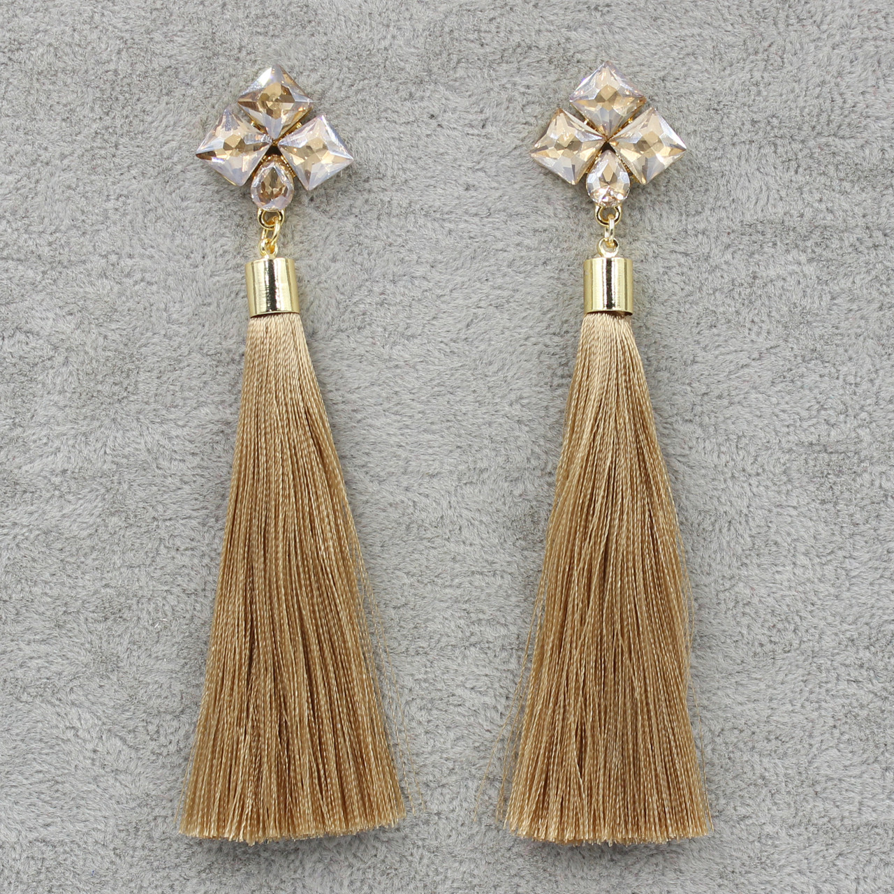 Сережки пензля жіночі гвоздики золотистого кольору довгі об'ємні кольори шампань із кристалами довжина 11 см - фото 1 - id-p1167975119