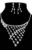 Набір Neoglory: кольє + сережки. Родій. Камені: бензиновий циркон. Довжина кольє 41-44 см. Сережки: 3,5 см.