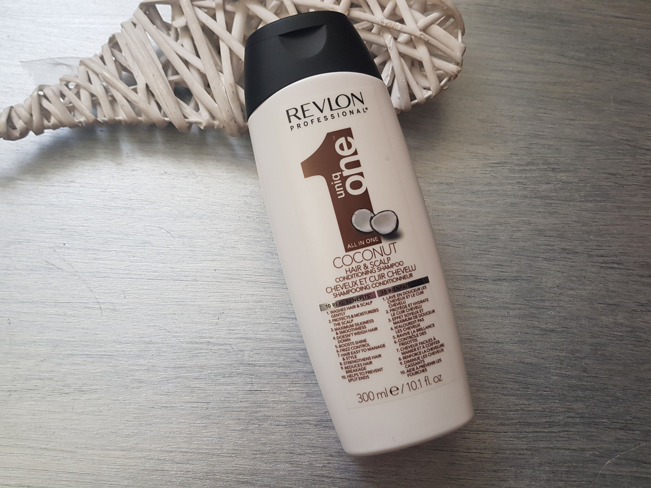 Шампунь-кондиціонер з ароматом кокоса Revlon Professional Uniq One Conditioning Shampoo 300 мл