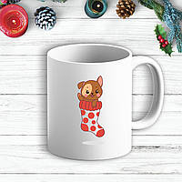 Білий кухоль (чашка) з новорічним принтом Цуценя в носінні