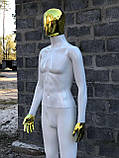 Чоловічий білий манекен Аватар із золотою головою і руками в повний зріст на підставці, фото 5