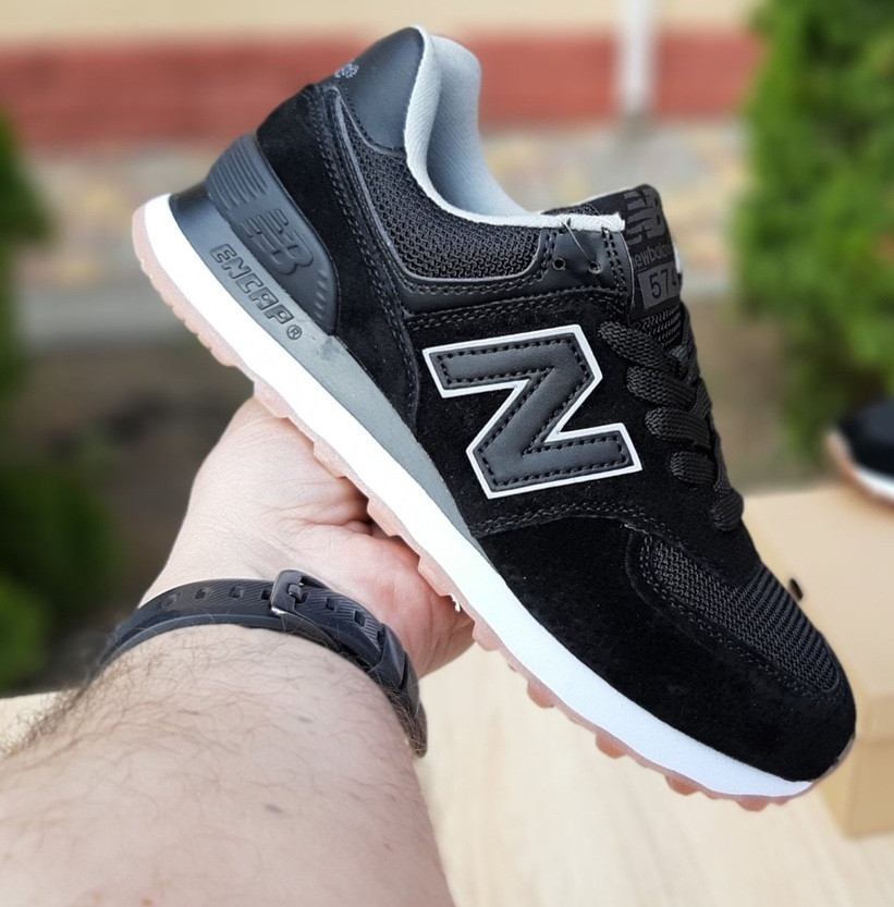 Жіночі кросівки New Balance 574 замшеві чорні на коричневому. Живе фото. топ