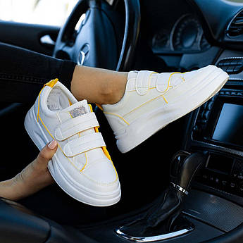 Нарядні білі жіночі кросівки з модним жовтим декором. Розмір 39