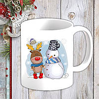 Белая кружка (чашка) с новогодним принтом Снеговик и Олень