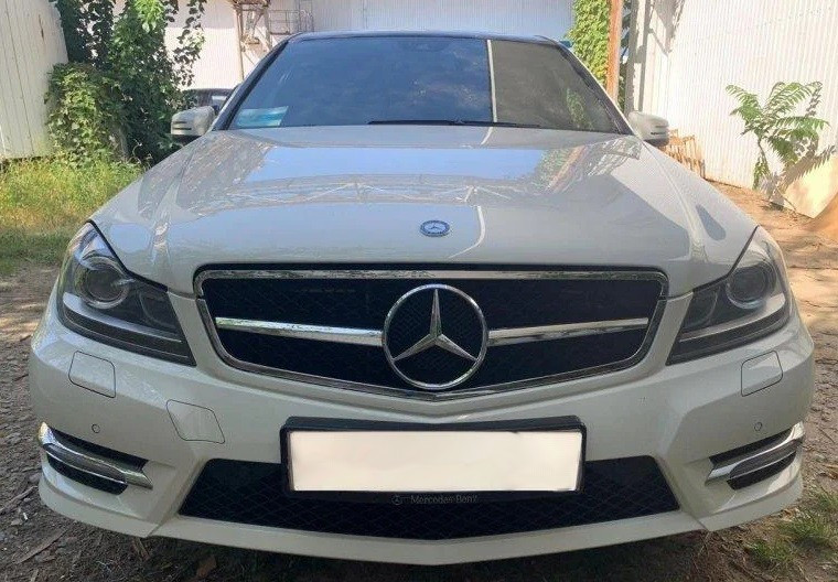 Решітка радіатора Mercedes W204 стиль C63 AMG (хром + чорний глянець), фото 1