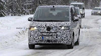 Volkswagen тестирует минивэн Transporter нового поколения T7