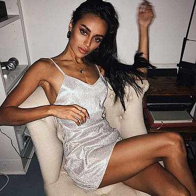 Блестящее мини платье на тонких бретелях