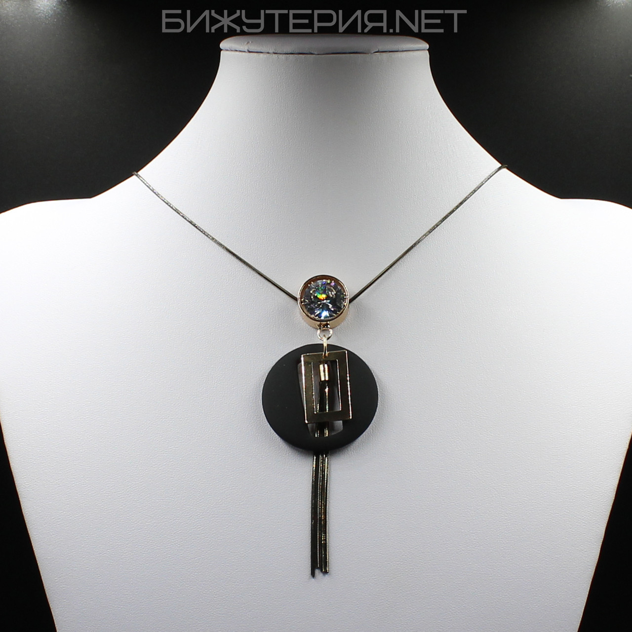 Підвіска на шию золотистого кольору з кристалом, що переливається, з чорним елементом і висулькою довжина 70 см