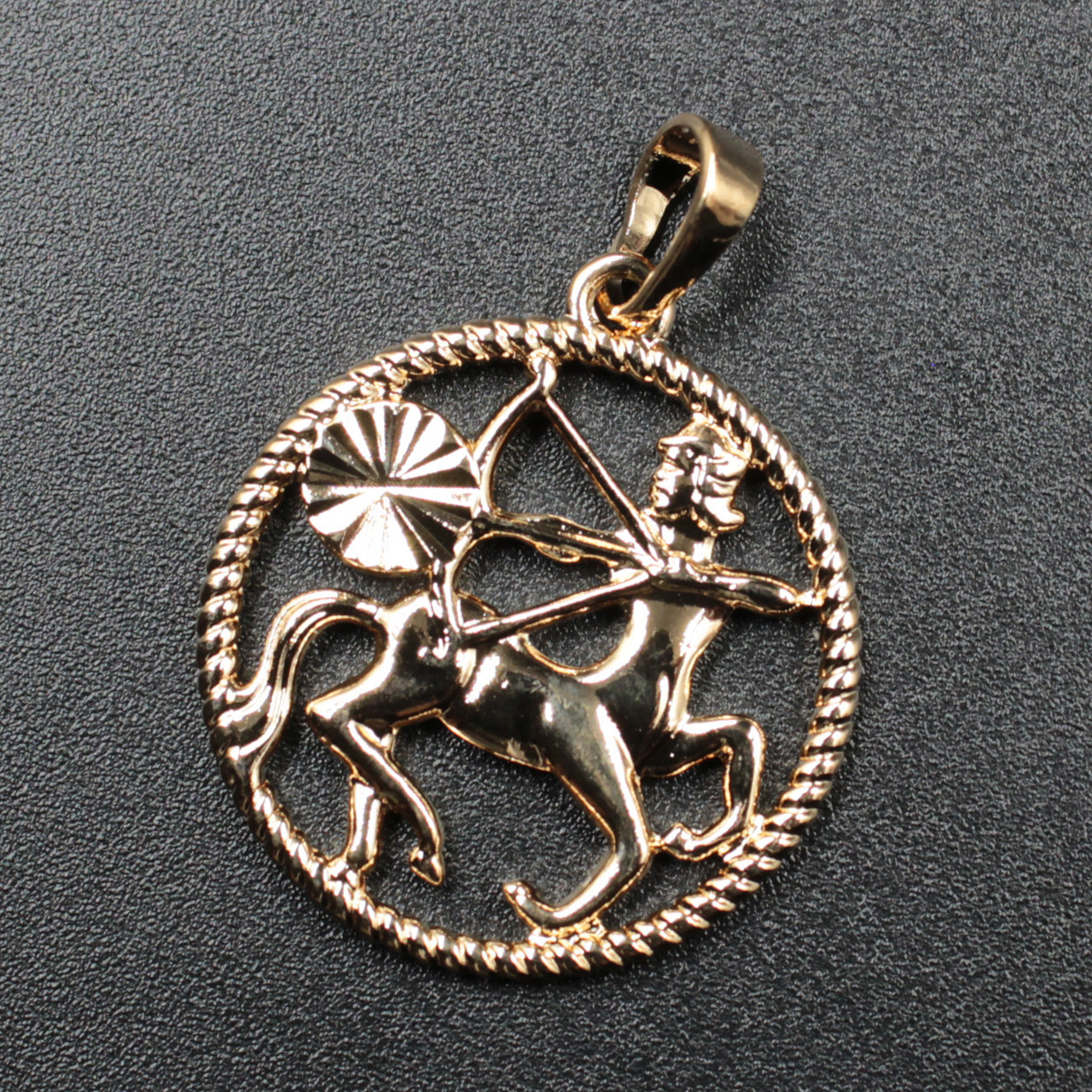 Кулон жіночий знак зодіаку стрілець золото фірми Xuping Jewelry медичне золото діаметр 20 мм.