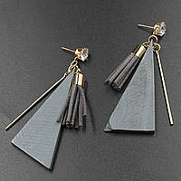 Серьги женские гвоздики треугольнички золотисто-серого цвета со стразами и хвостиком размер 8 cм