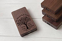Деревянный внешний аккумулятор Американский орех с гравировкой Family-tree подарок