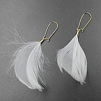 Серьги женские длинные французская застёжка золотистая перья белого цвета размер 10х5 см