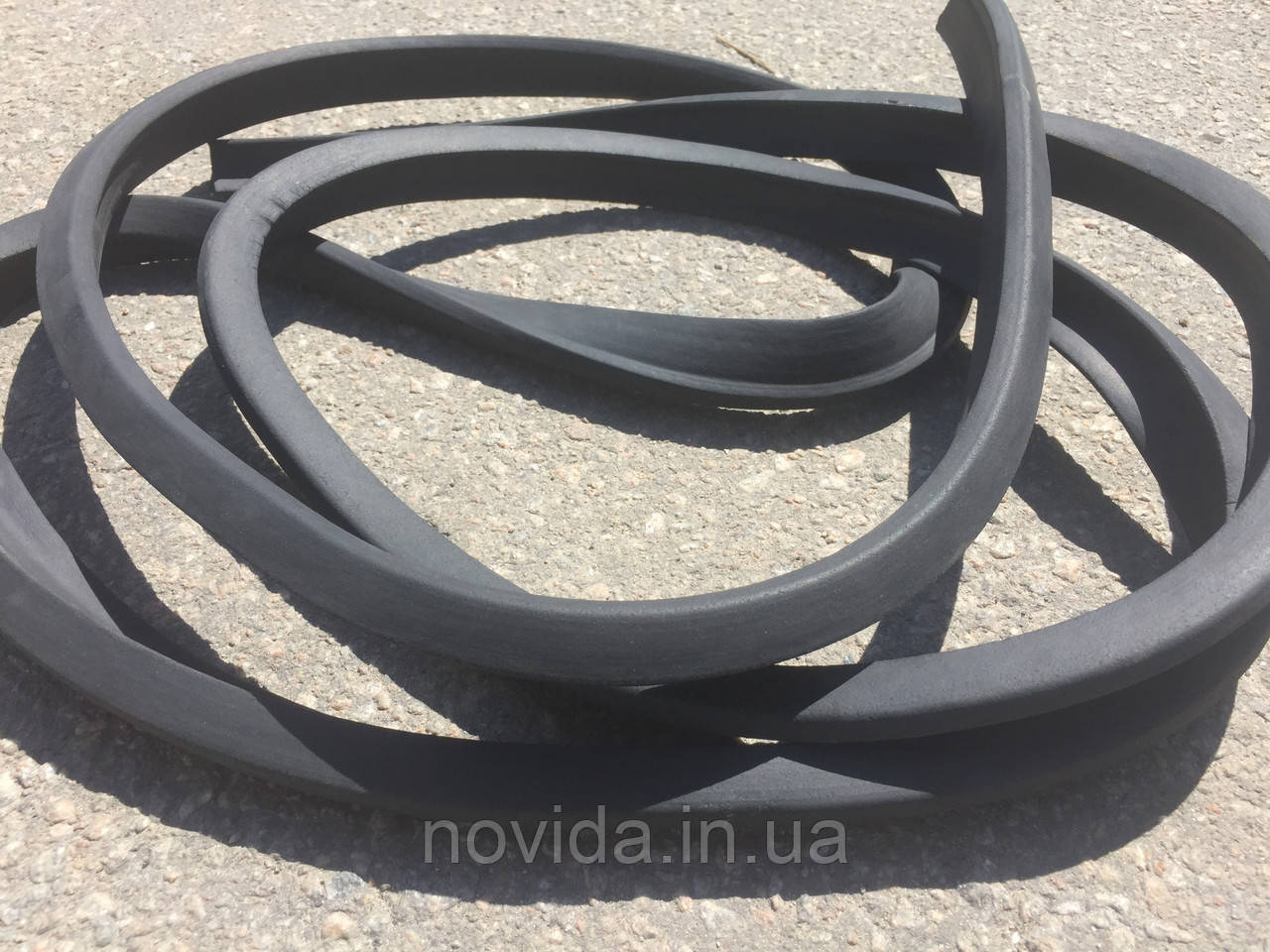 Ущільнювач дверей КАМАЗ (ущільнювач клеїться) на одні двері 5320-6107147-20