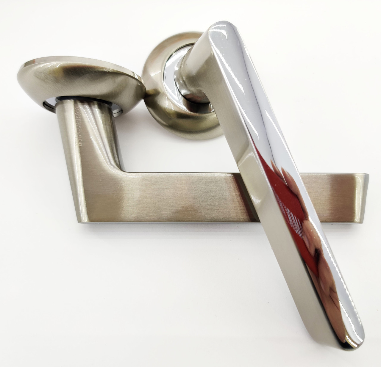 Ручка дверная на розетке Fuaro FOCUS RM SN/CP-3 матовый никель/хром (Китай) - фото 6 - id-p954293308