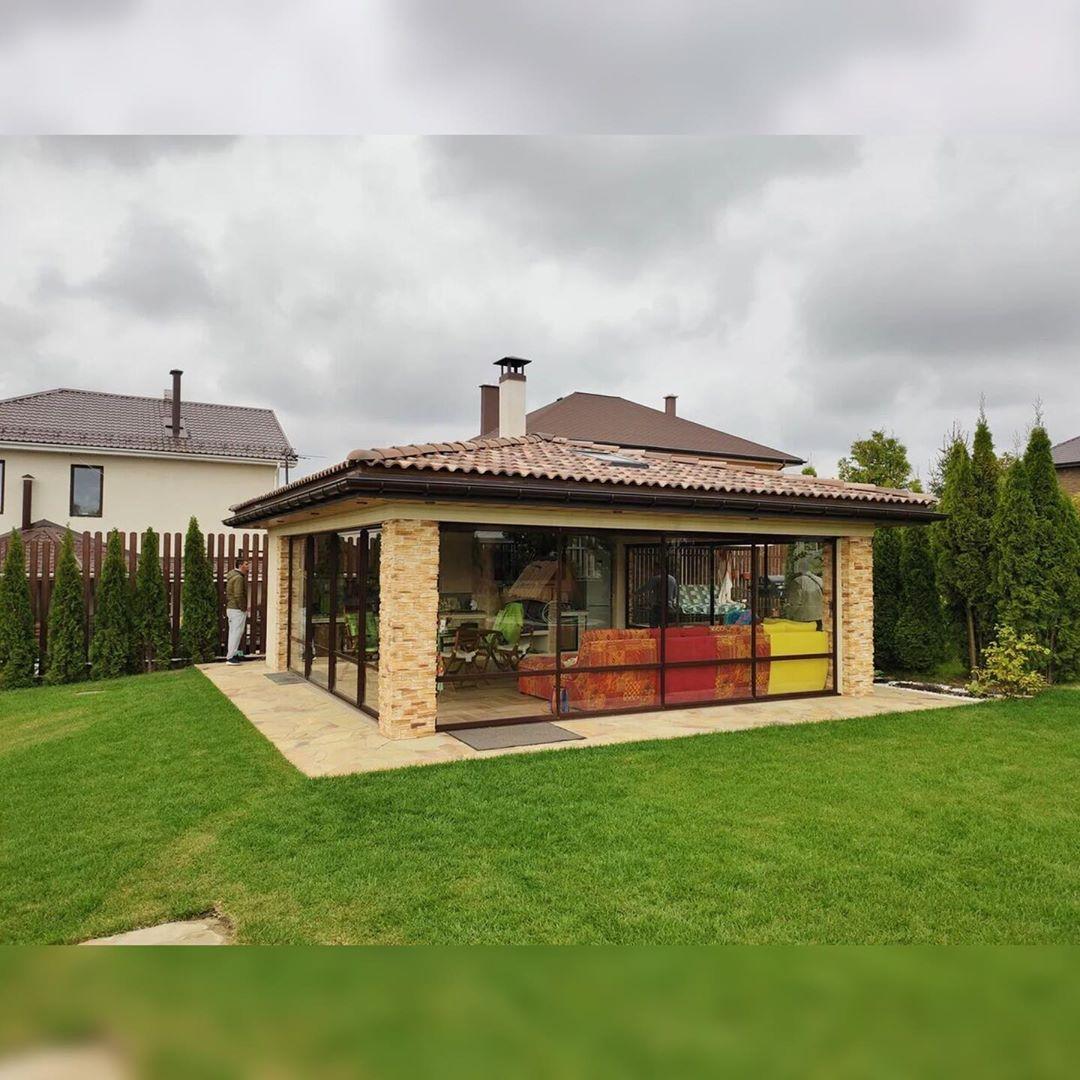 Засклена альтанка з мангалом, фото 1