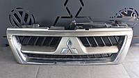 Решетка радиатора Mitsubishi Pajero 3 Wagon III 2003-2006 MN117713/4