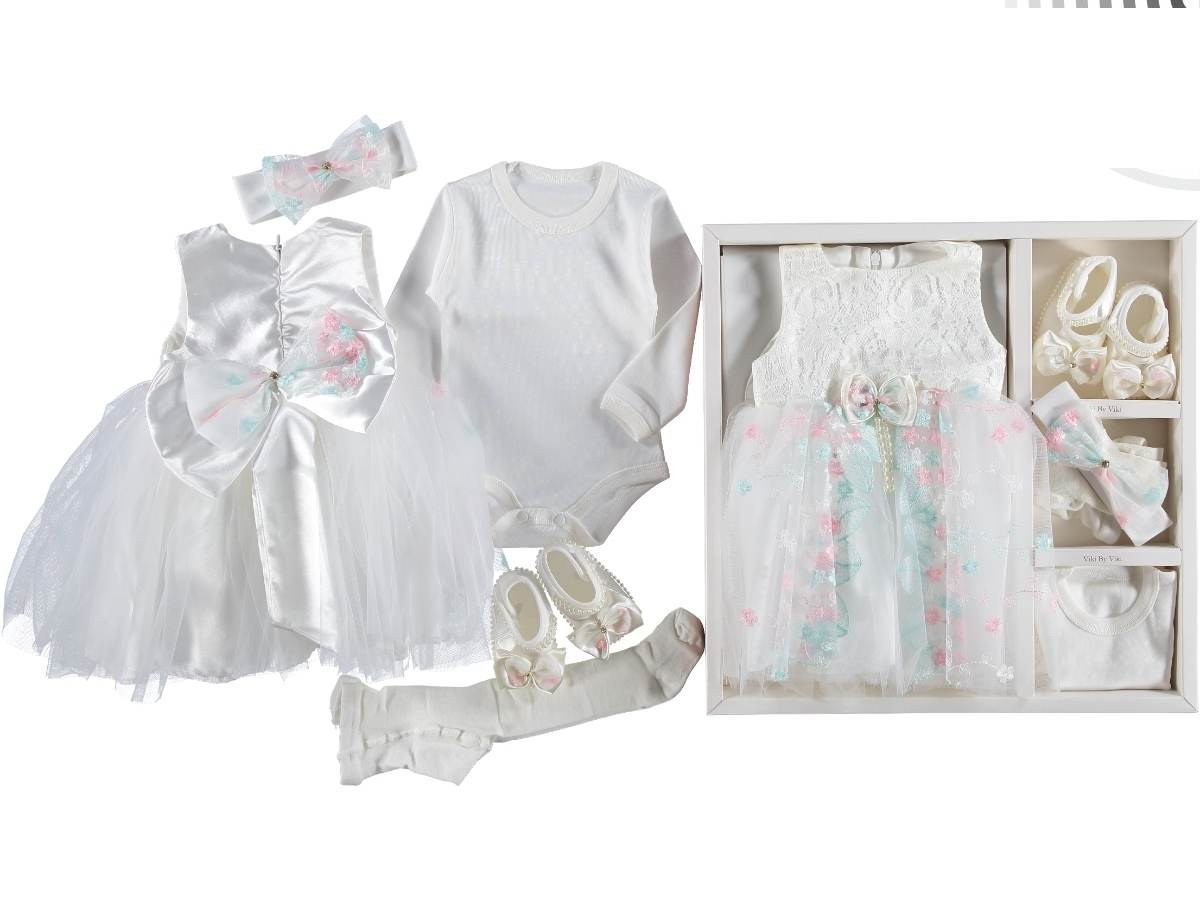 Набор одежды для новорожденного на выписку из роддома для девочки в подарочной упаковке - платье, боди