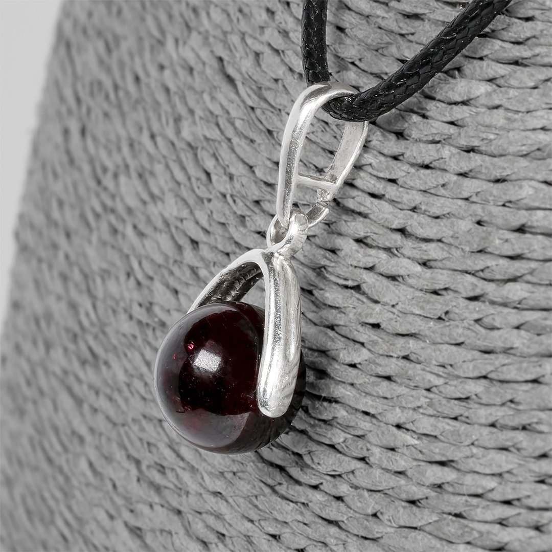 Срібний кулон із гранатом, Ø10 мм, 1255КЛГ