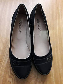 Жіночі класичні туфлі на невисокому каблуці "Gloria"