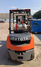 Вилочний навантажувач газ-бензиновий 2,5 тонни Toyota 32-8FG25 б/у, фото 3