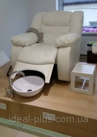 Крісло-реклайнер для педикюру Педикюрне крісло-реклайнер