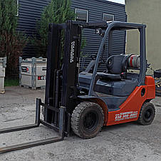 Газ-бензиновий вилковий навантажувач 2 тонни TOYOTA 32-8FG20-2 б/у, фото 2