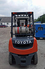 Газ-бензиновий навантажувач вилочний 2 тонни TOYOTA 32-8FG20-2 б/у, фото 3