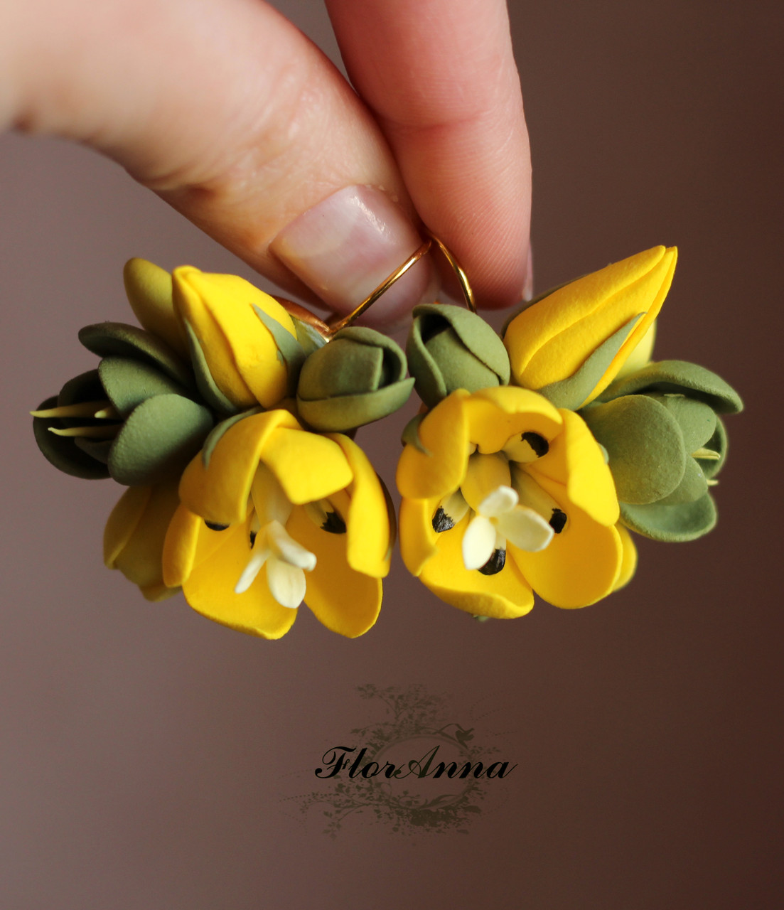 Сережки ручної роботи "Жовті тюльпани з зеленими фрезиями"