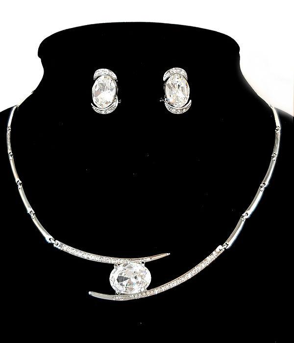 Набір Neoglory: кольє + сережки. Родій. Камені: циркон. Довжина кольє: 44-46 см. Сережки: 2 см.