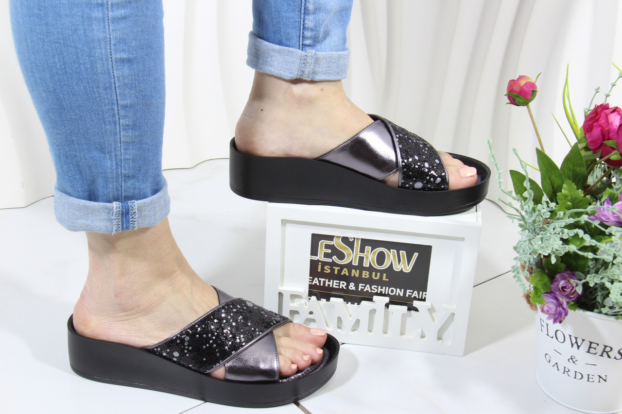 Шльопанці жіночі 4Shoes 08762-Antrasid шкіряні чорні на платформі