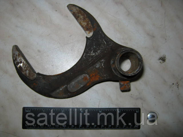 Вилка КПП ДТ-75 1,2-й передачі, 77.37.014