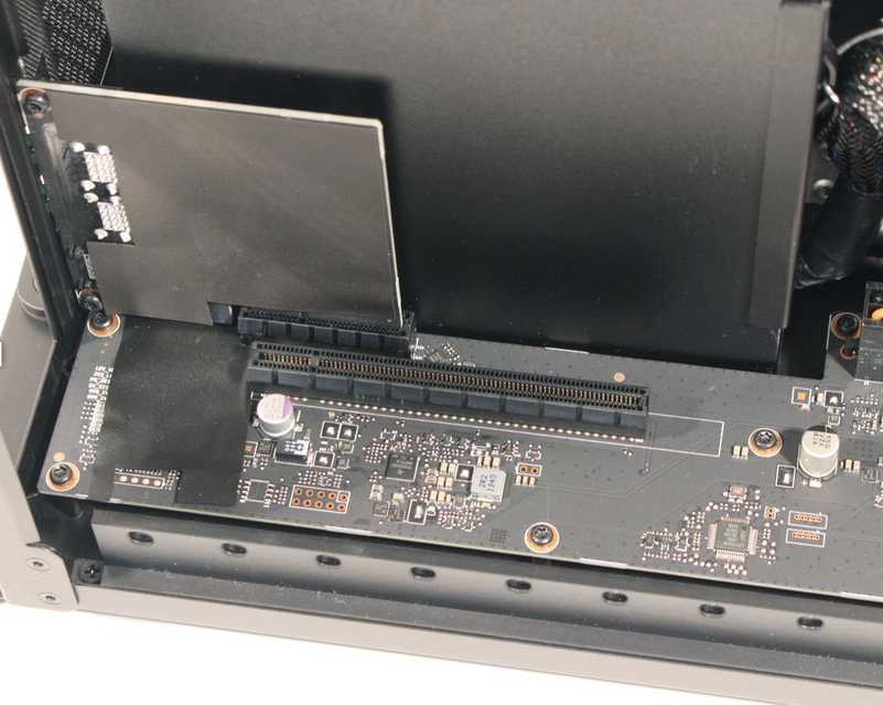 Razer Core X Mercury 外付けGPUボックス eGPU Корпус Razer Core X Chroma Aluminium (eGPU) совместим с