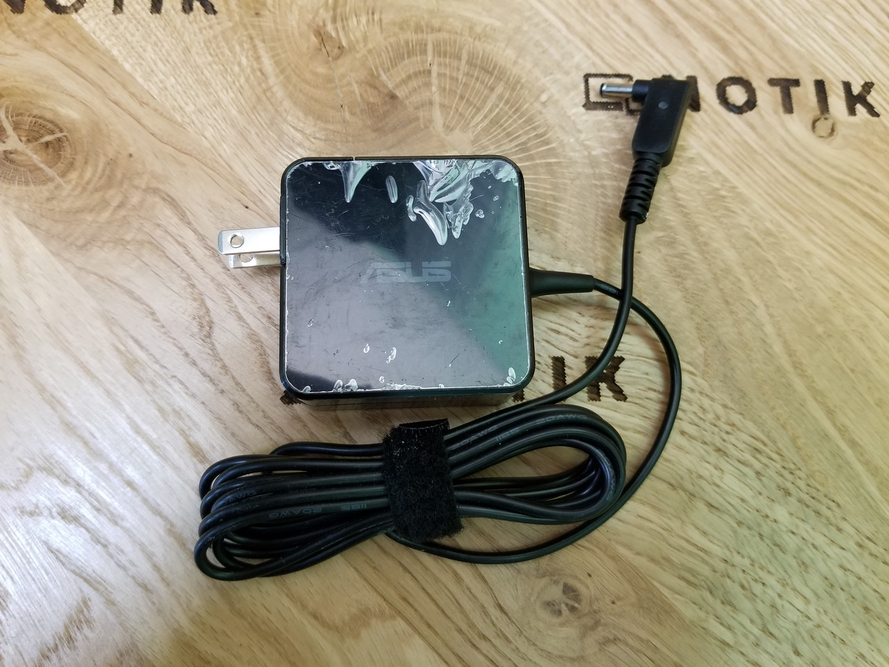 Блок живлення для ноутбука Asus 45 W 19 V 2.37 A 4.0x1.35 mm (ADP-45AW A) ОРИГИНАЛ