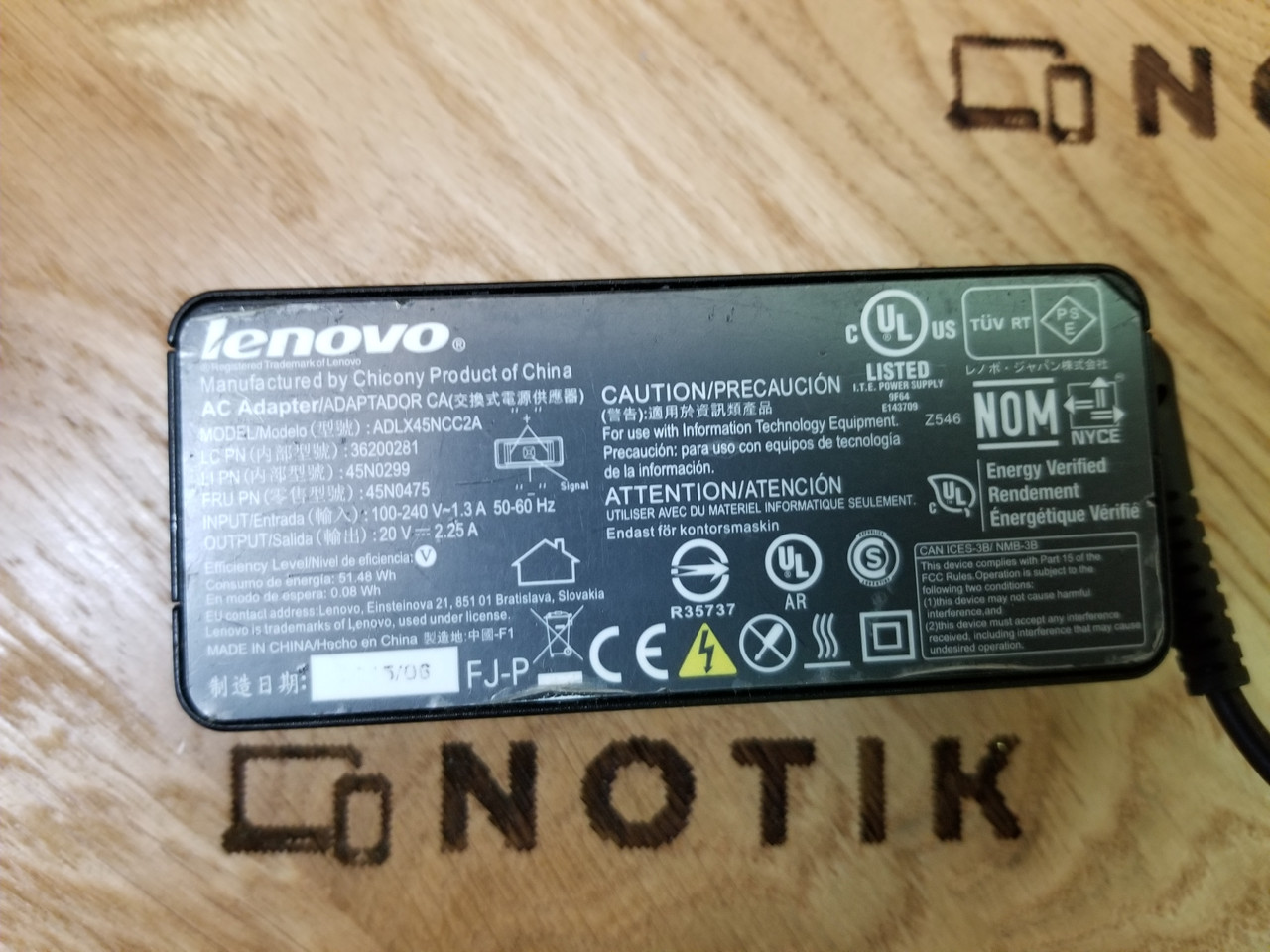 Блок живлення для ноутбука Lenovo 45 W 20 V 2.25 A square yellow (ADLX45NCC2A) ОРИГИНАЛ