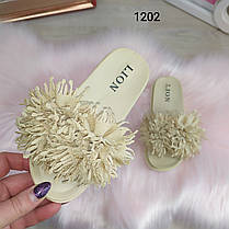 Модні дитячі тапочки для дівчинки з квітами бежеві, фото 3