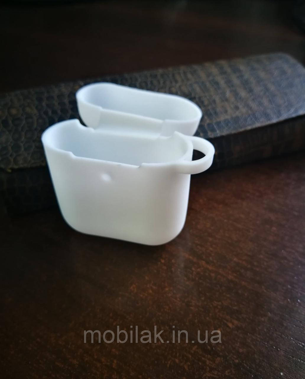 Силіконовий чохол на навушники Apple Airpods в білому кольорі
