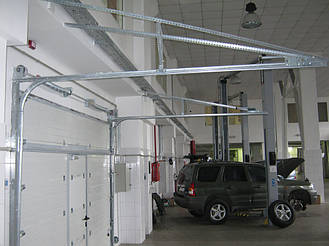 Вид ворот секционных с боку