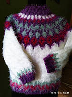 Вязаный красивый свитер для девочки, с орнаментом узором, ручная работа. Цвет - белый