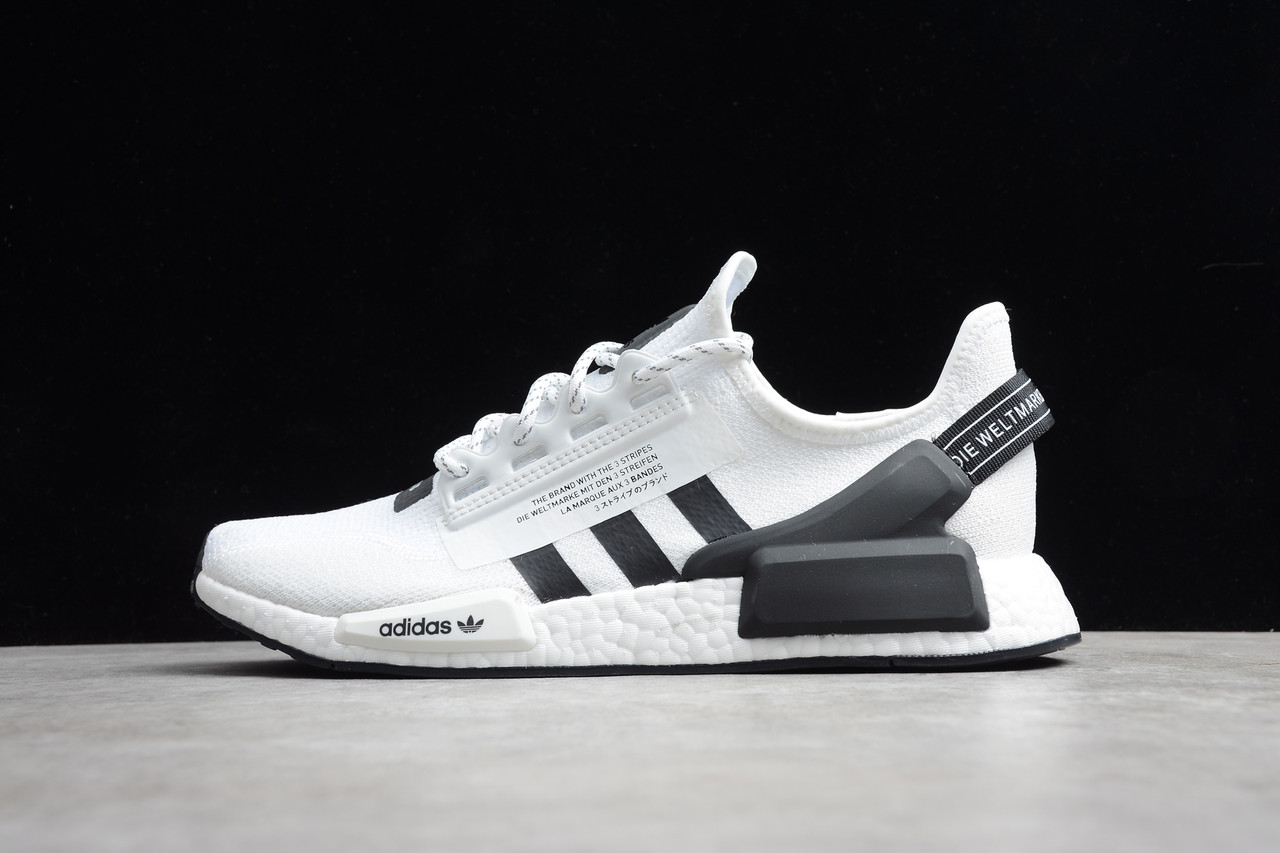 Кроссовки женские Adidas NMD R1 V2 / ADM-3135